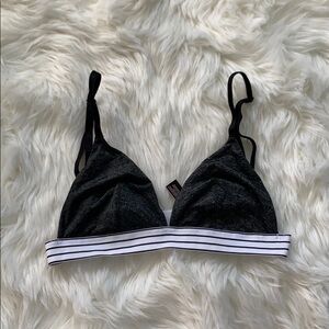 VICTORIA’S SECRET: Bra - Size S